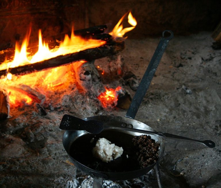 Skillet stretchers